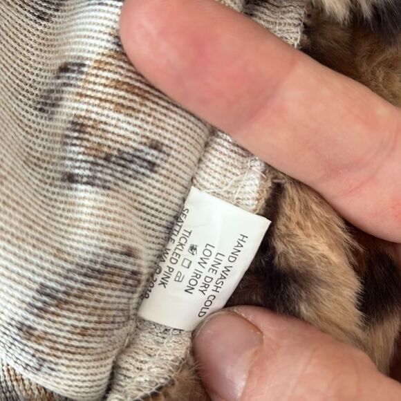 Tickled Pink Cheetah Oversized Hooded Poncho Mobwife - Picture 3 of 6